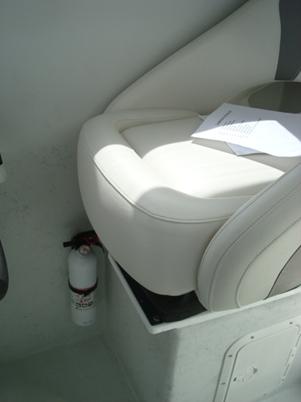 Helm seat with suspension base